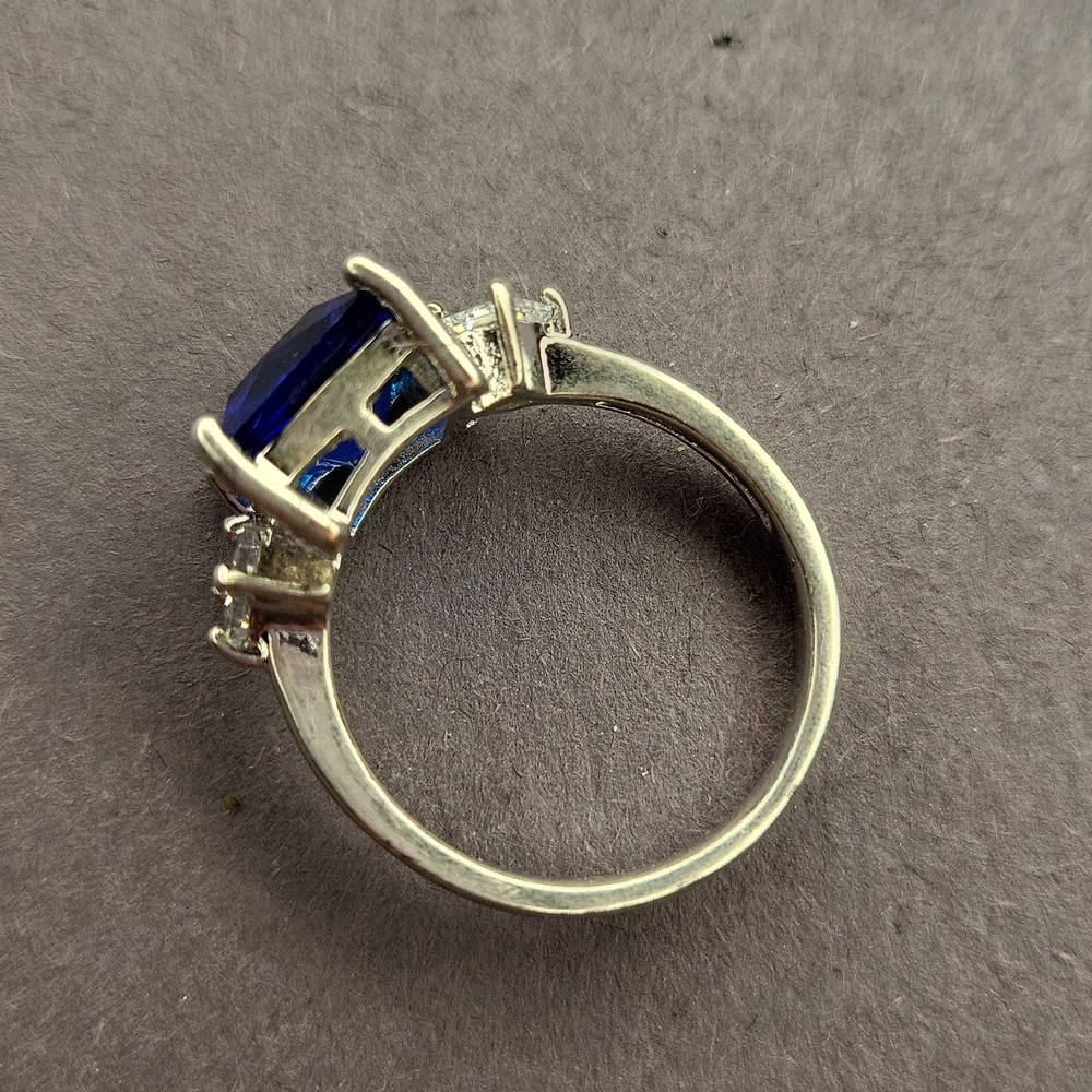Elegant Blue and Silver Ring - Picture 4 of 5